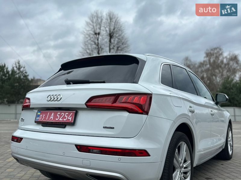 Позашляховик / Кросовер Audi Q5 2020 в Луцьку