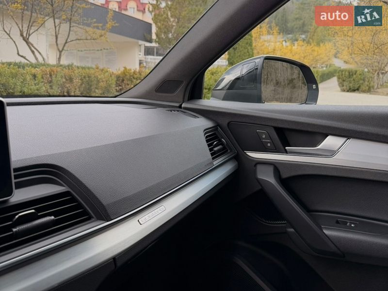 Позашляховик / Кросовер Audi Q5 2018 в Косові