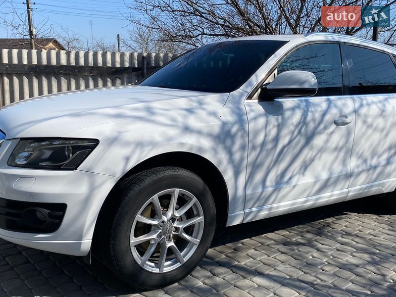 Позашляховик / Кросовер Audi Q5 2010 в Немирові