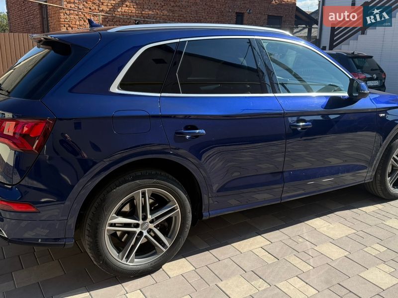Позашляховик / Кросовер Audi Q5 2017 в Хусті