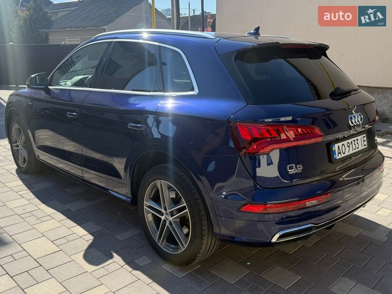 Позашляховик / Кросовер Audi Q5 2017 в Хусті