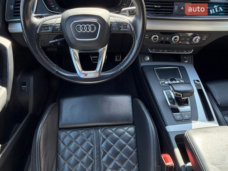 Позашляховик / Кросовер Audi Q5 2017 в Хусті