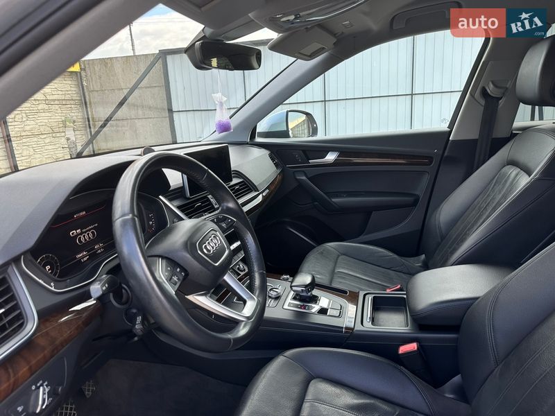 Внедорожник / Кроссовер Audi Q5 2018 в Владимире