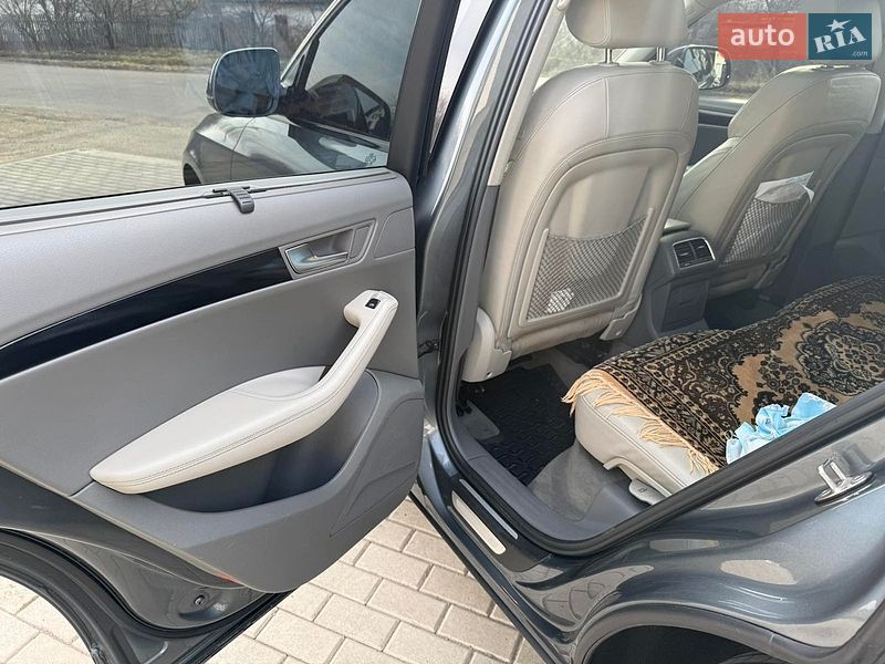 Позашляховик / Кросовер Audi Q5 2011 в Новоархангельську