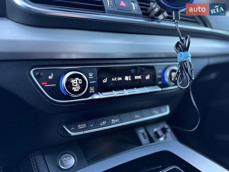 Внедорожник / Кроссовер Audi Q5 2022 в Киеве