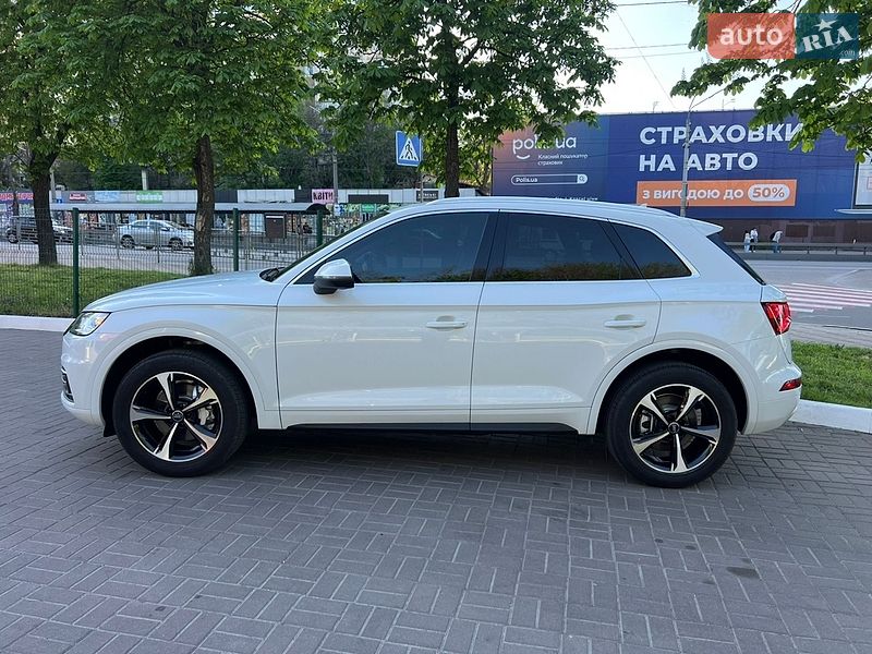 Позашляховик / Кросовер Audi Q5 2020 в Києві