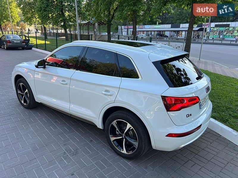 Позашляховик / Кросовер Audi Q5 2020 в Києві