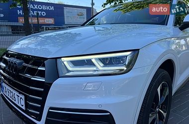 Позашляховик / Кросовер Audi Q5 2020 в Києві