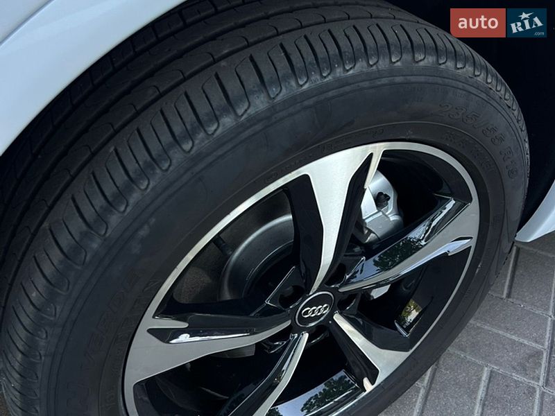 Позашляховик / Кросовер Audi Q5 2020 в Києві