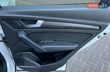 Позашляховик / Кросовер Audi Q5 2020 в Києві