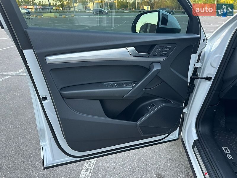 Внедорожник / Кроссовер Audi Q5 2024 в Киеве