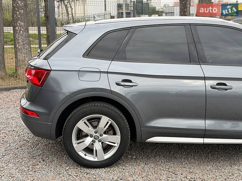 Внедорожник / Кроссовер Audi Q5 2017 в Стрые
