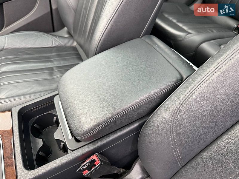 Внедорожник / Кроссовер Audi Q5 2017 в Стрые