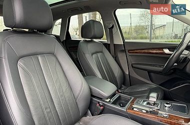 Внедорожник / Кроссовер Audi Q5 2017 в Стрые