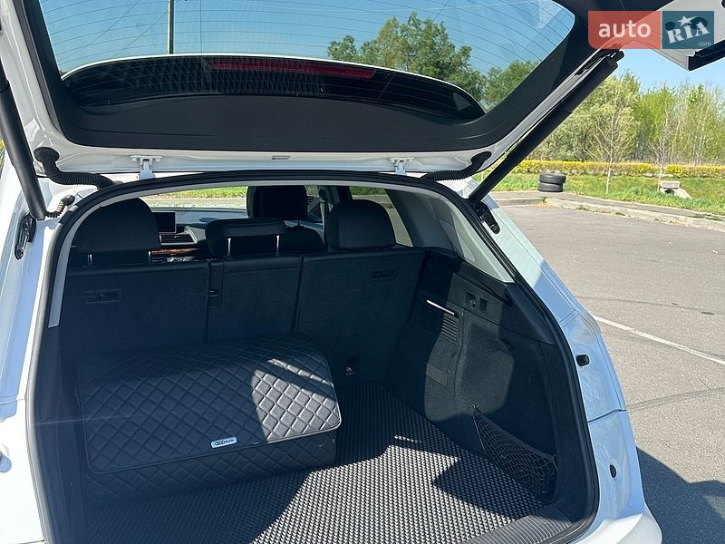 Внедорожник / Кроссовер Audi Q5 2017 в Буче