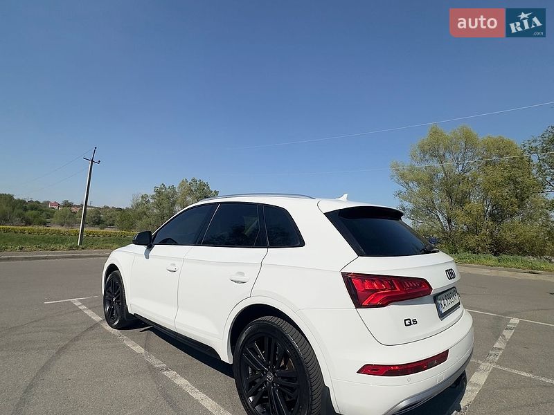 Внедорожник / Кроссовер Audi Q5 2017 в Буче