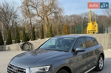 Позашляховик / Кросовер Audi Q5 2017 в Києві