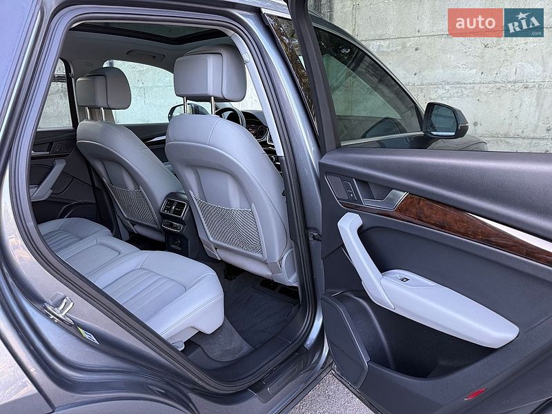 Внедорожник / Кроссовер Audi Q5 2018 в Ровно