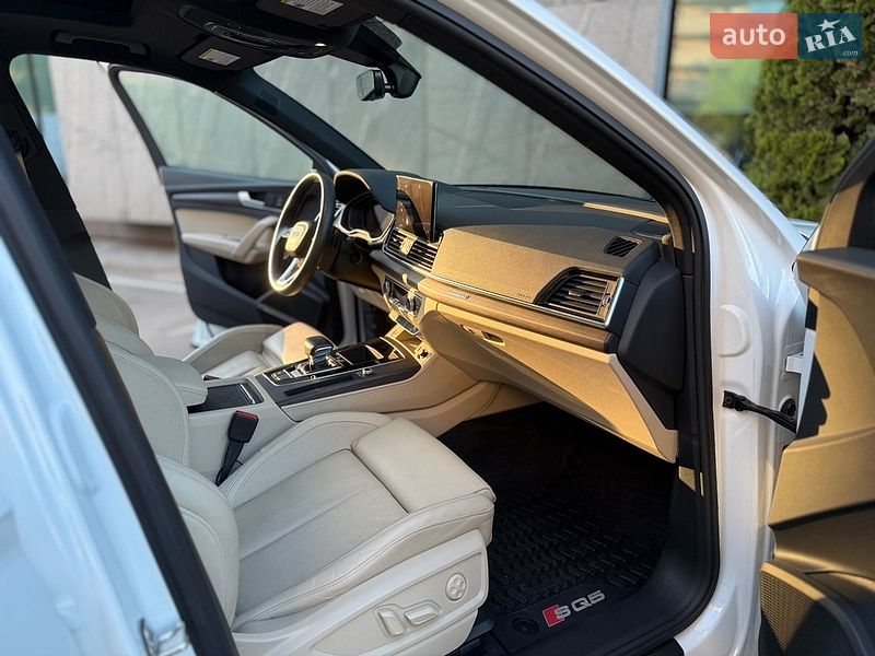 Внедорожник / Кроссовер Audi Q5 2021 в Киеве