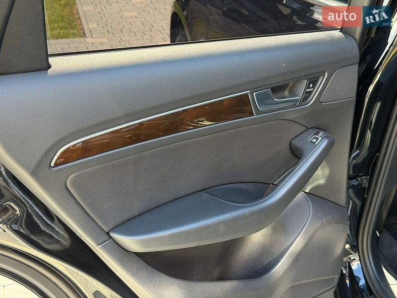 Внедорожник / Кроссовер Audi Q5 2015 в Ужгороде