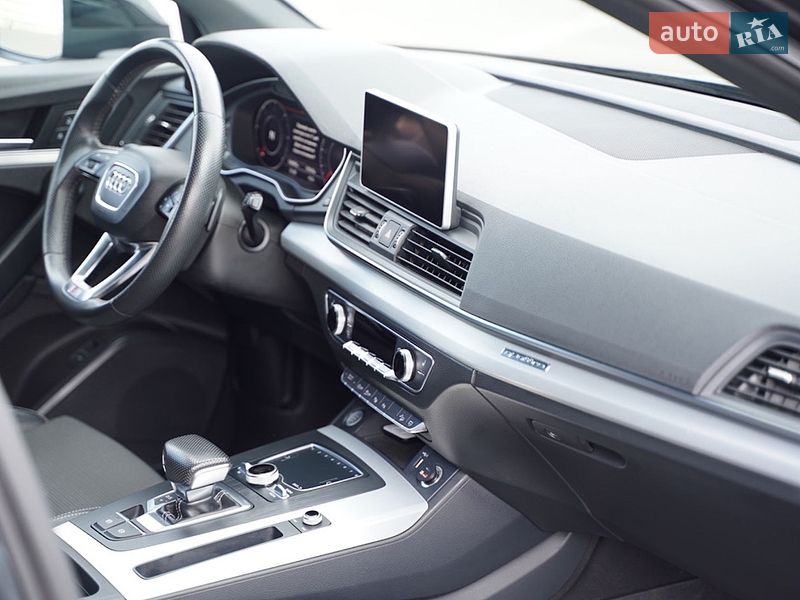 Позашляховик / Кросовер Audi Q5 2018 в Львові