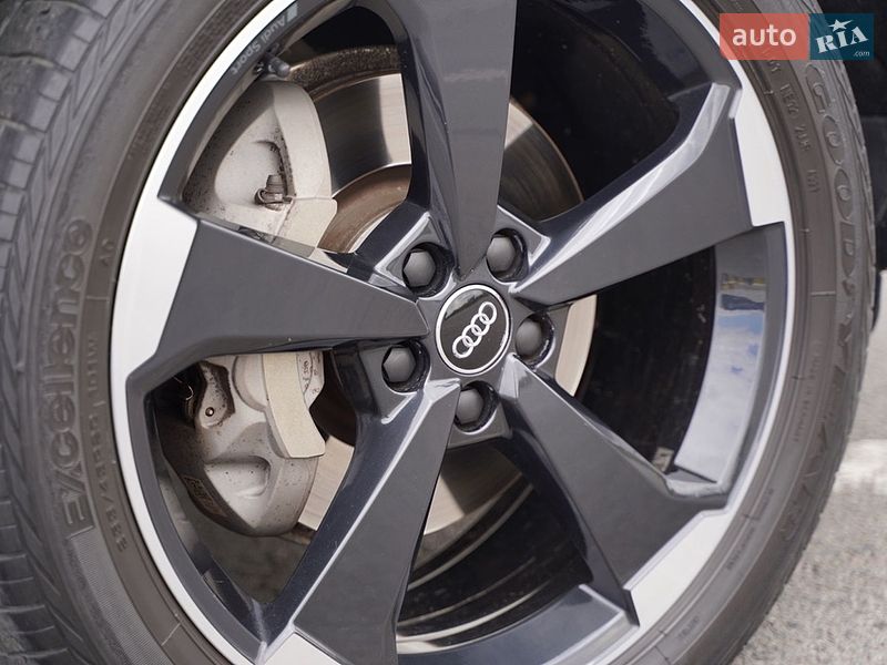 Позашляховик / Кросовер Audi Q5 2018 в Львові