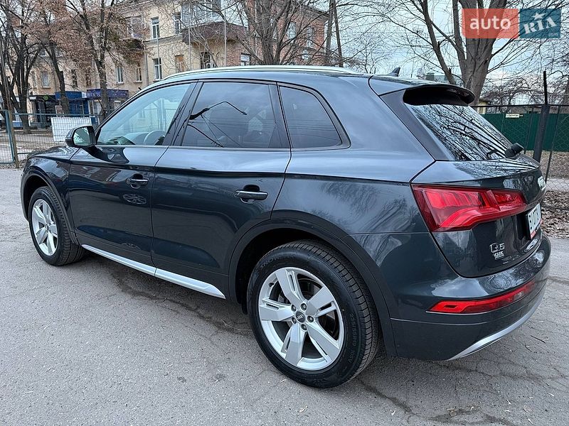 Позашляховик / Кросовер Audi Q5 2017 в Полтаві