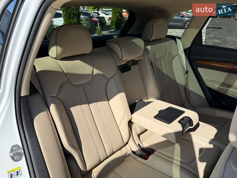 Внедорожник / Кроссовер Audi Q5 2021 в Киеве