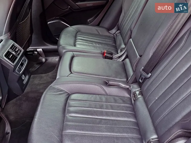 Audi Q5 2018 VIN WA1ANAFY0J2207500 фото оголошення 33 з 82