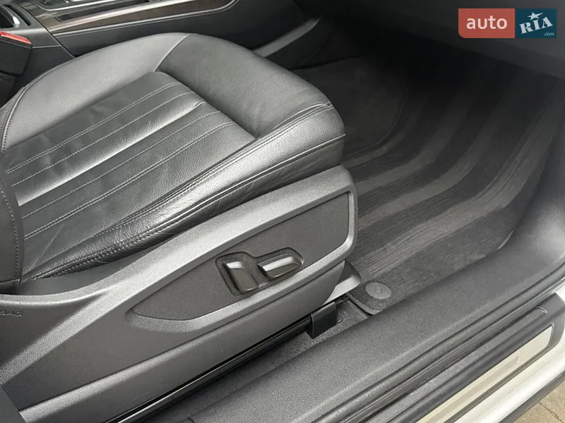 Audi Q5 2018 VIN WA1BNAFYXJ2210036 фото оголошення 36 з 93