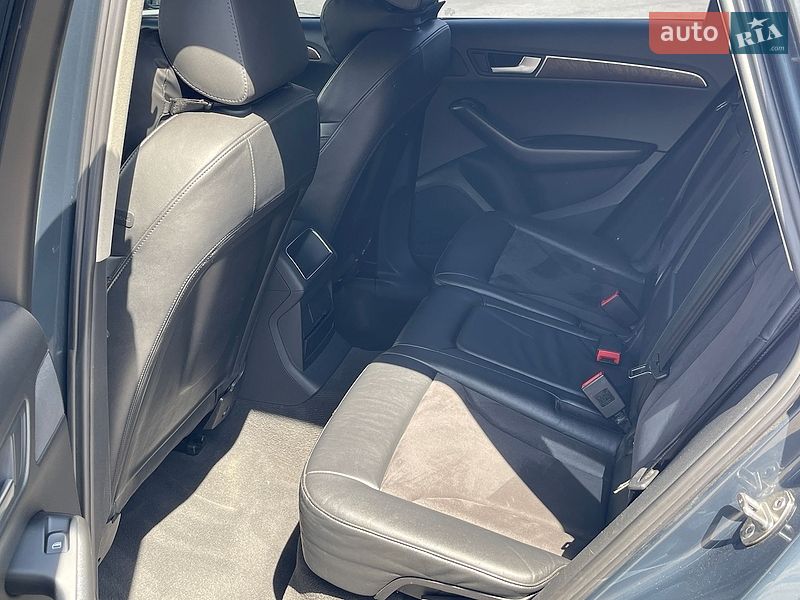 Внедорожник / Кроссовер Audi Q5 2010 в Днепре