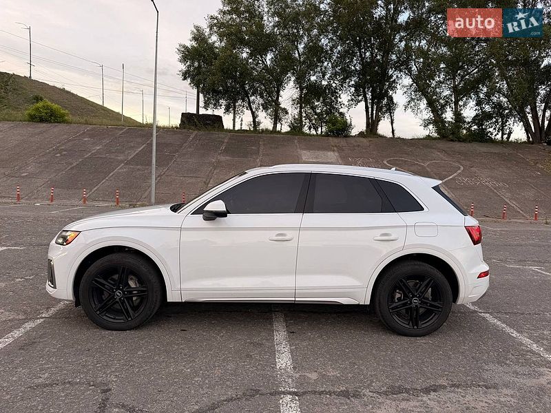 Внедорожник / Кроссовер Audi Q5 2021 в Киеве