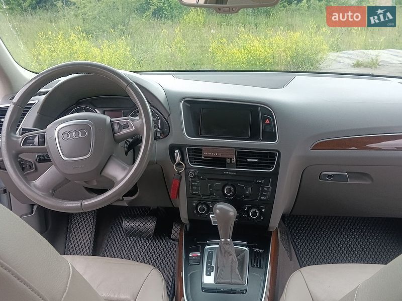 Внедорожник / Кроссовер Audi Q5 2011 в Волочиске