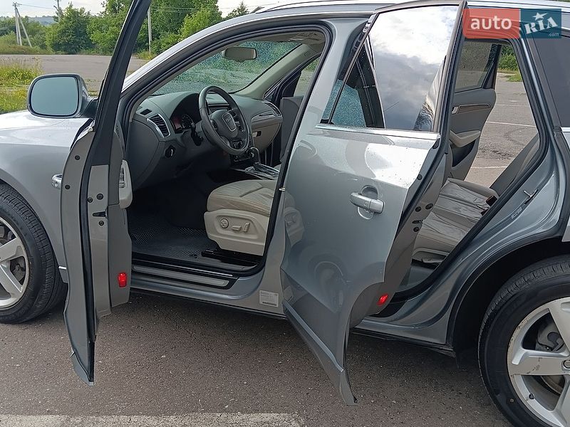 Внедорожник / Кроссовер Audi Q5 2011 в Волочиске