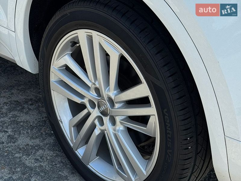 Внедорожник / Кроссовер Audi Q5 2018 в Киеве