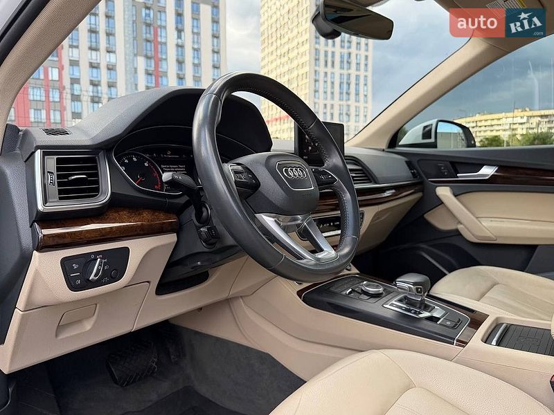 Позашляховик / Кросовер Audi Q5 2020 в Києві