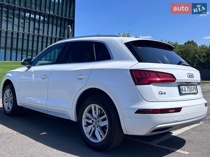 Позашляховик / Кросовер Audi Q5 2019 в Києві