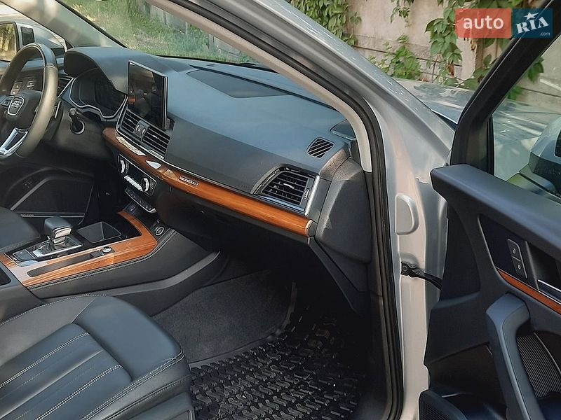 Позашляховик / Кросовер Audi Q5 2021 в Дніпрі
