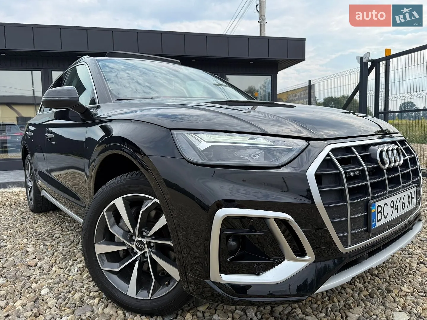 Audi Q5 2021 VIN WA1AAAFY7M2118488 фото оголошення 3 з 111