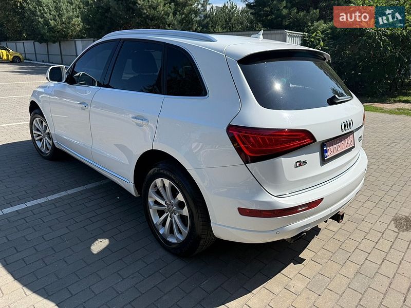 Позашляховик / Кросовер Audi Q5 2015 в Луцьку