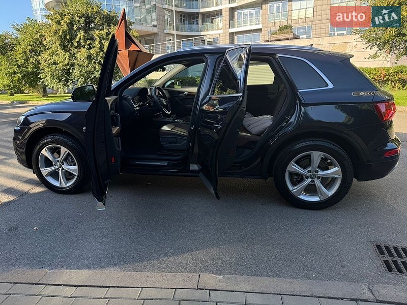 Позашляховик / Кросовер Audi Q5 2020 в Києві