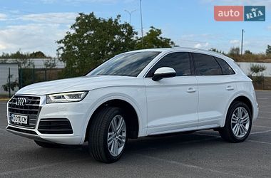 Внедорожник / Кроссовер Audi Q5 2018 в Ужгороде