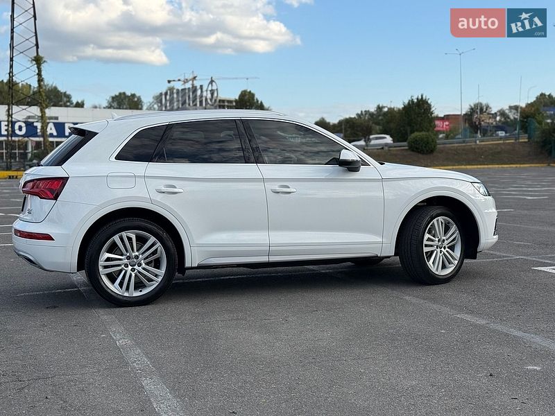 Внедорожник / Кроссовер Audi Q5 2018 в Ужгороде