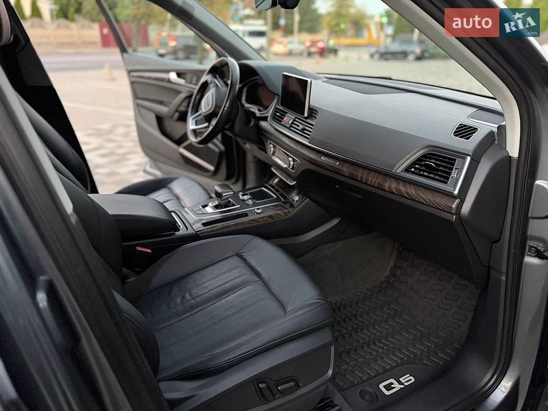 Позашляховик / Кросовер Audi Q5 2017 в Рівному