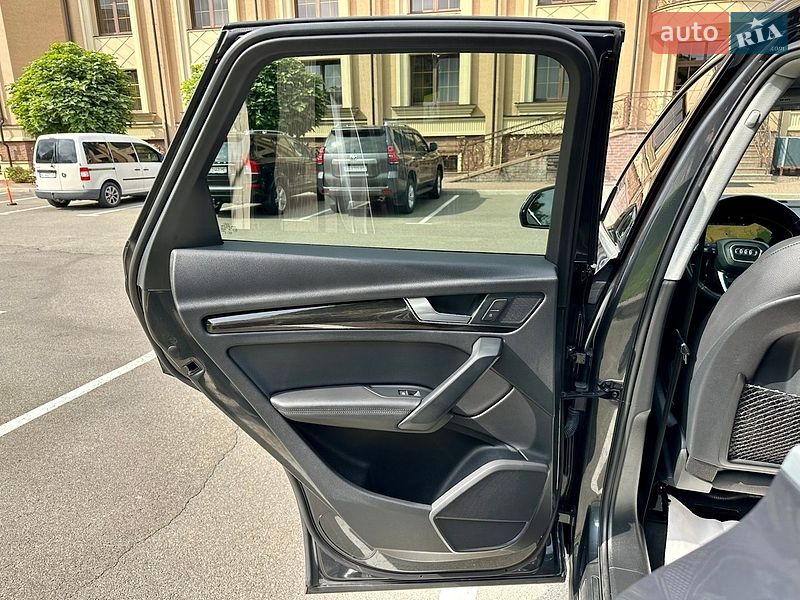 Позашляховик / Кросовер Audi Q5 2019 в Києві