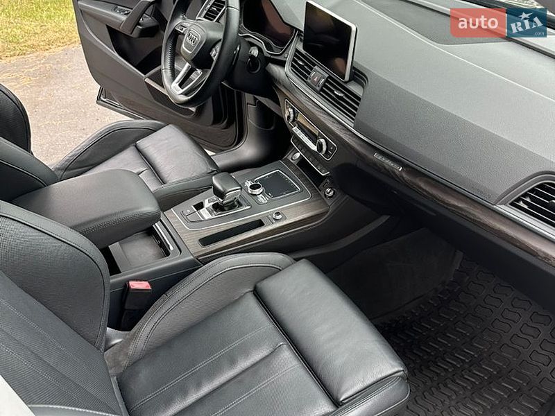 Внедорожник / Кроссовер Audi Q5 2018 в Вараше