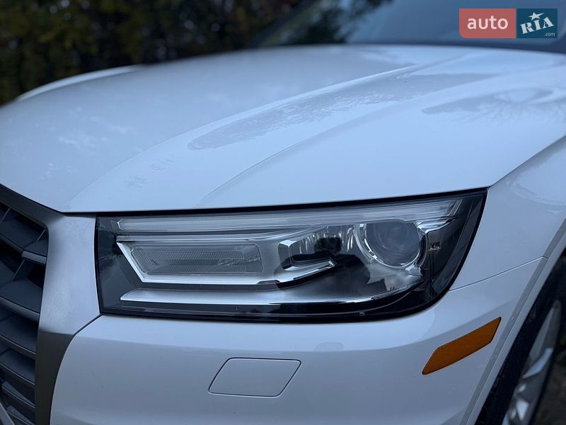 Позашляховик / Кросовер Audi Q5 2020 в Чернівцях