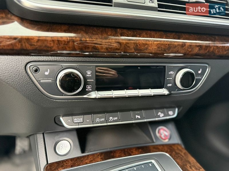 Внедорожник / Кроссовер Audi Q5 2017 в Дубно