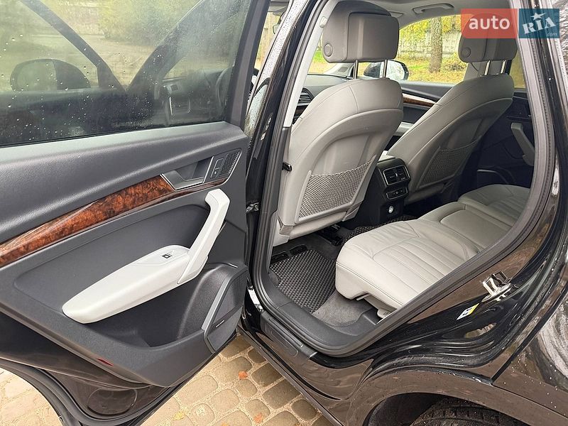 Внедорожник / Кроссовер Audi Q5 2018 в Новояворовске