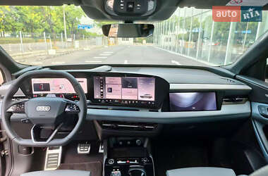 Внедорожник / Кроссовер Audi Q6 e-tron 2025 в 